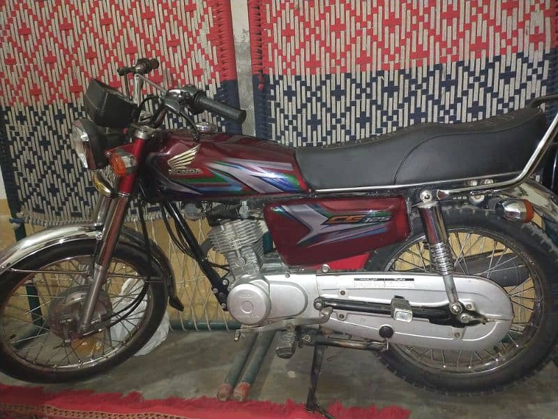 Honda 125  red colour 22/23 3