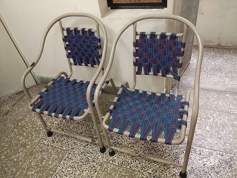 2 chairs 0