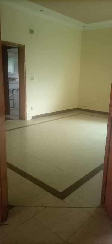 Mamdot block mustafa town 10 marla uper portion for rent in prime location 0