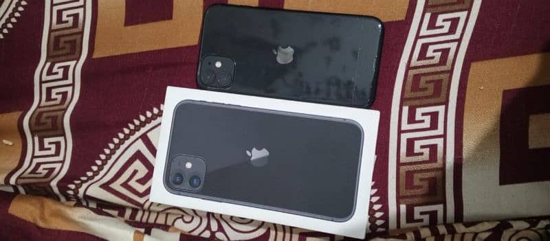 I phone 11 battery 91 storage 64 GB 4 month Sim working with box 0