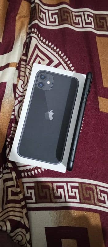 I phone 11 battery 91 storage 64 GB 4 month Sim working with box 2