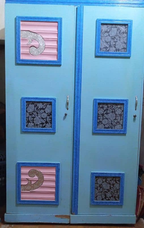 4 doors cupboard 3