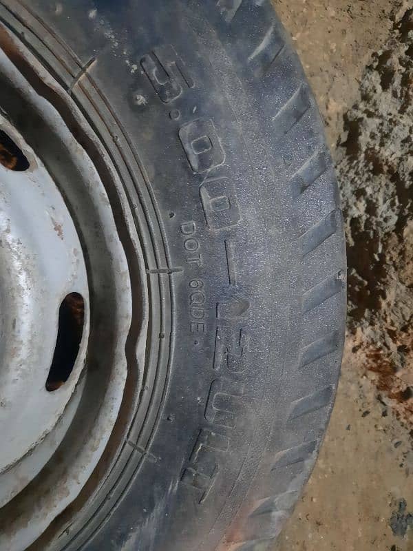 Suzuki and hiroof tyre good condition 2