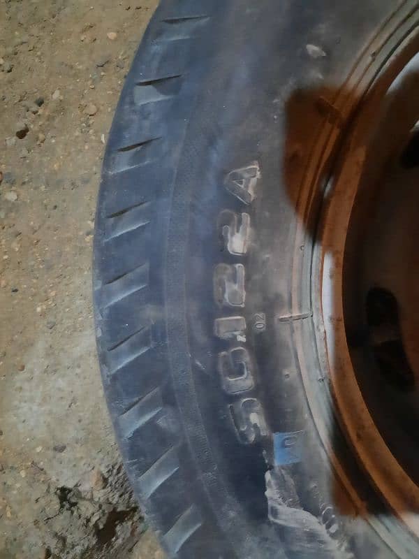 Suzuki and hiroof tyre good condition 3