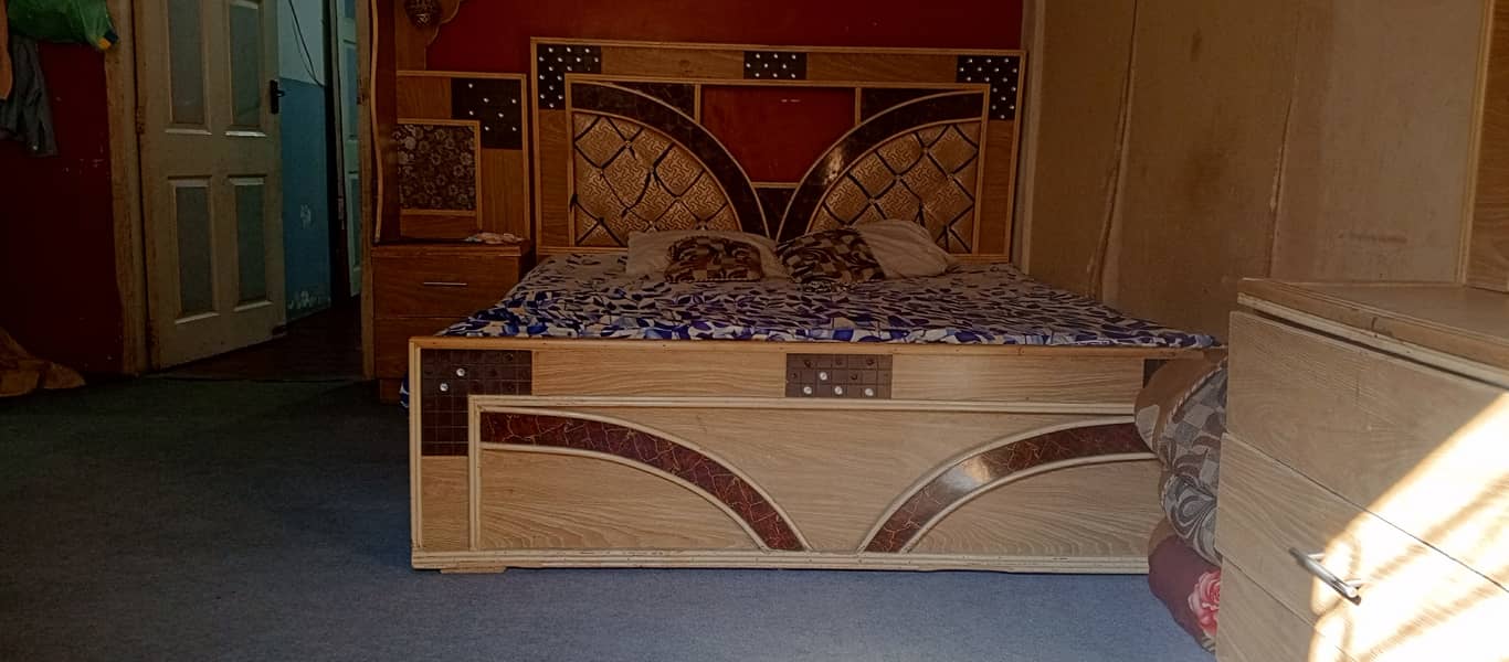 Double bed, dressing table, divider, king size Wardrobe 2