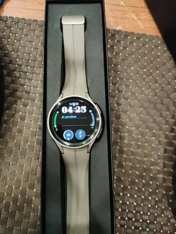 Samsung Galaxy Watch 5 Pro 0