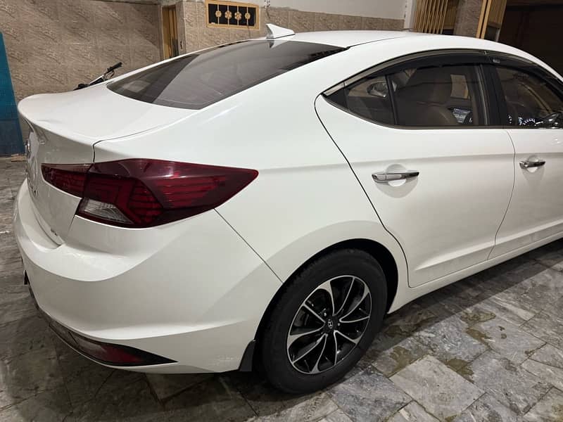 Hyundai Elantra 2023 0