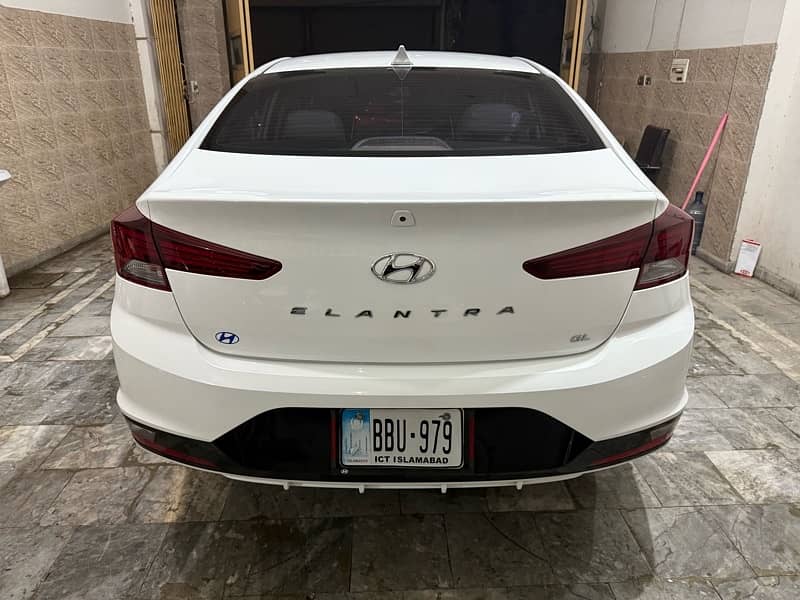 Hyundai Elantra 2023 1