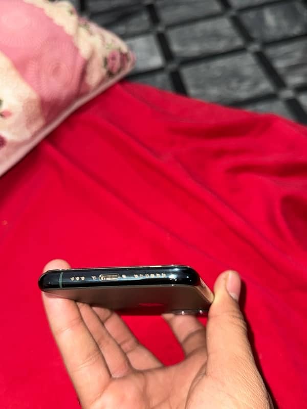 iPhone 11Pro 256 non pta pr sim 2 sal sa chl rahi hai batery 78 panelc 2