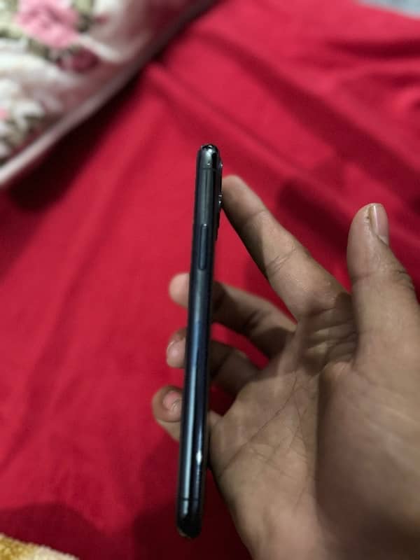 iPhone 11Pro 256 non pta pr sim 2 sal sa chl rahi hai batery 78 panelc 6