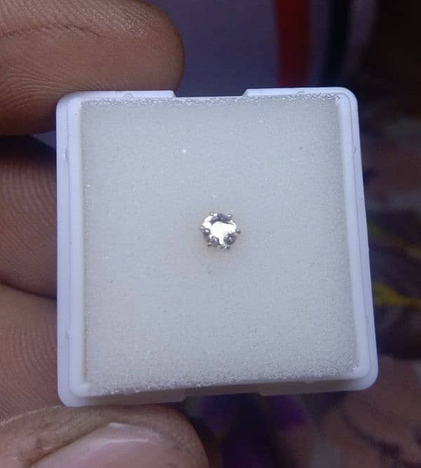 100% Natural Very goOd Quality DiamOnd 18K gOld nOse Pin With Certif. . 0