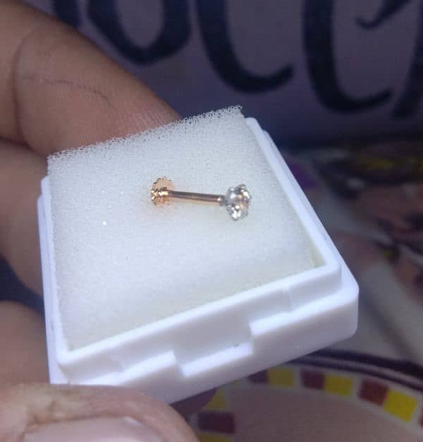 100% Natural Very goOd Quality DiamOnd 18K gOld nOse Pin With Certif. . 1