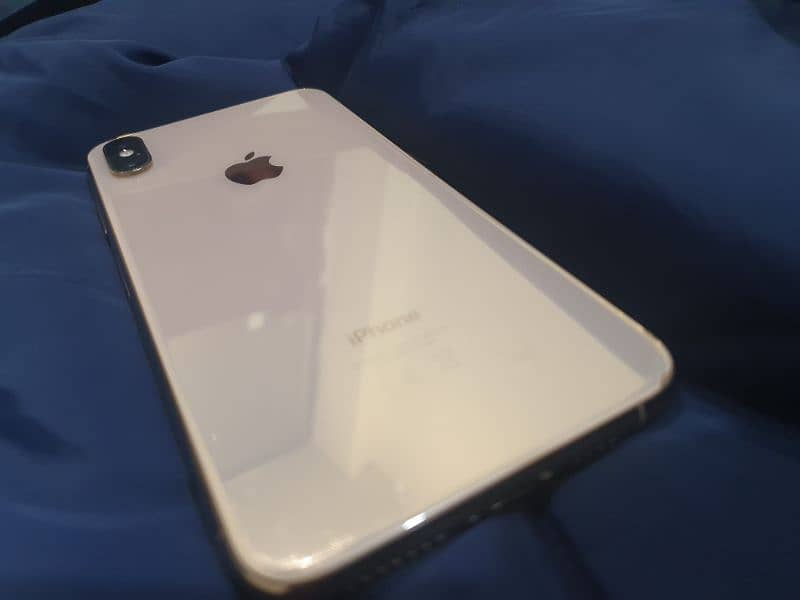 i phone Xs max 3