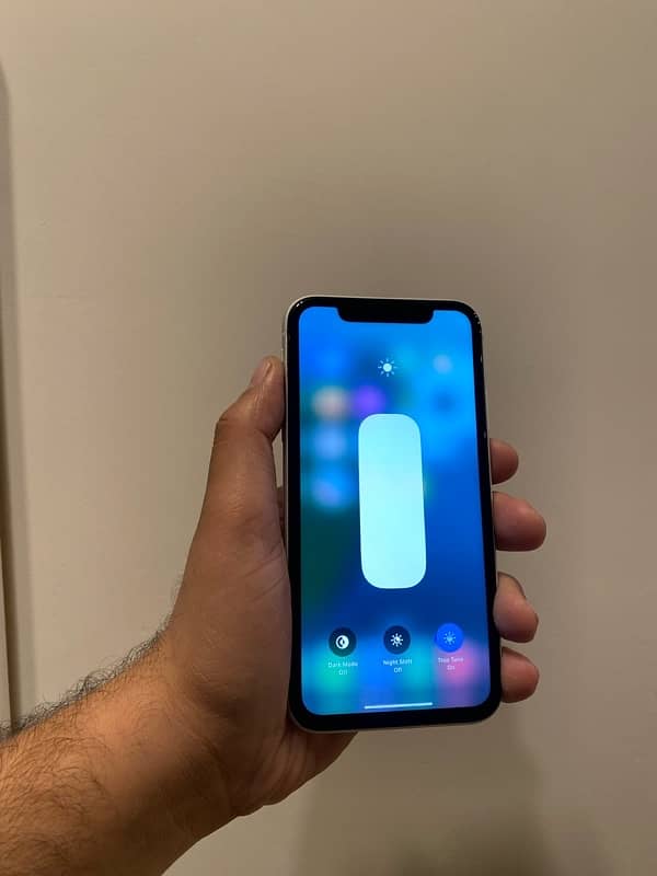 iPhone XR 1