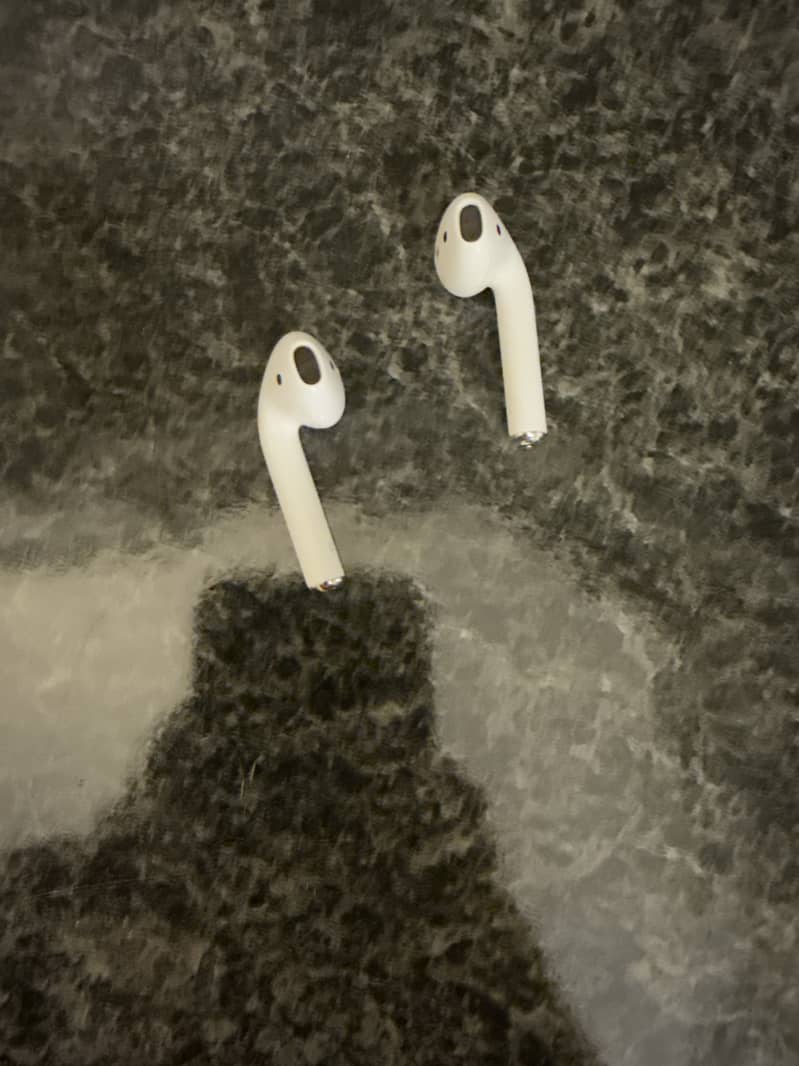 Apple Airpods (1st Generation) for sale!! 2