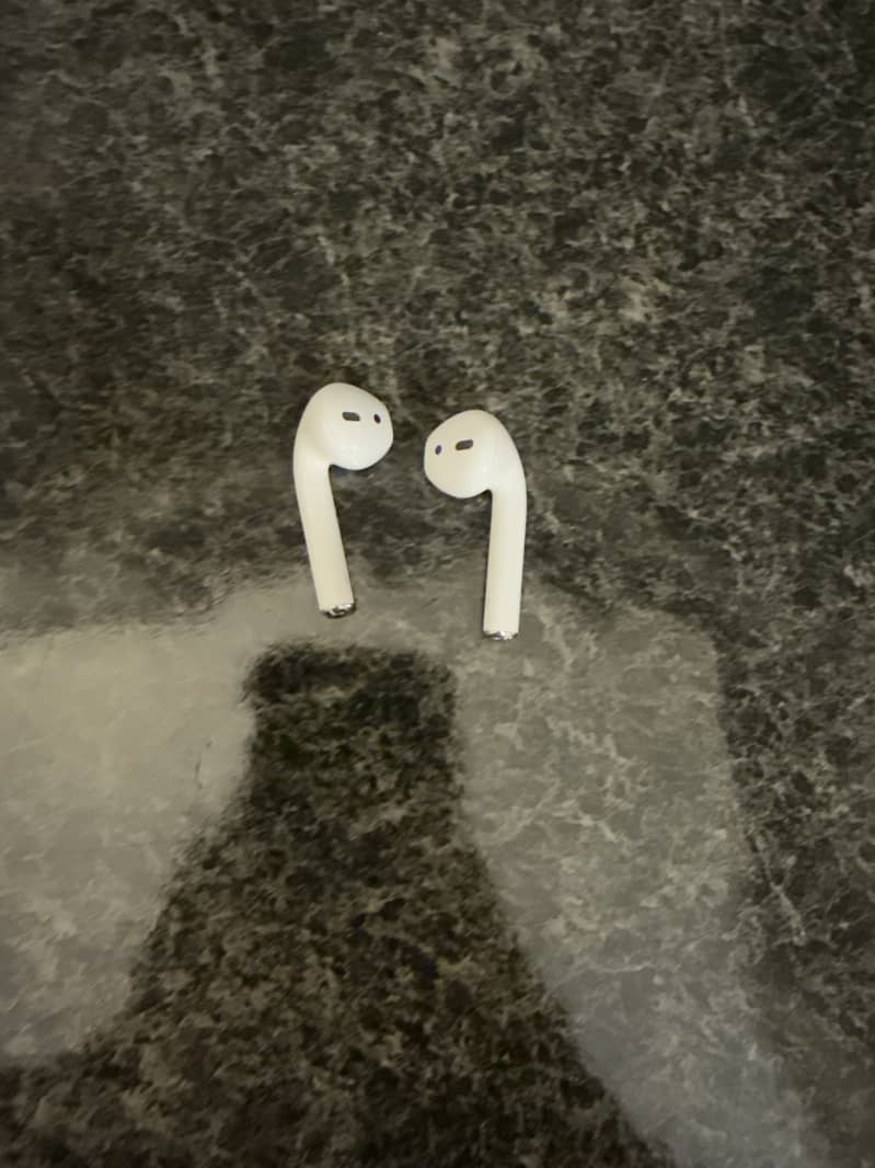 Apple Airpods (1st Generation) for sale!! 3