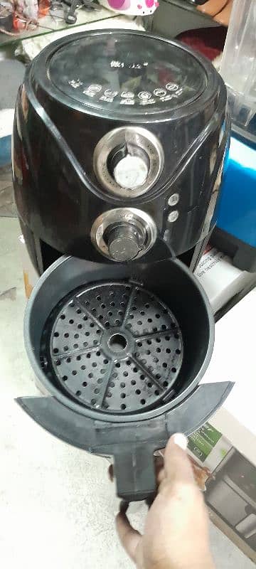 Air Frier 3.5 liter Only 1 month use 1