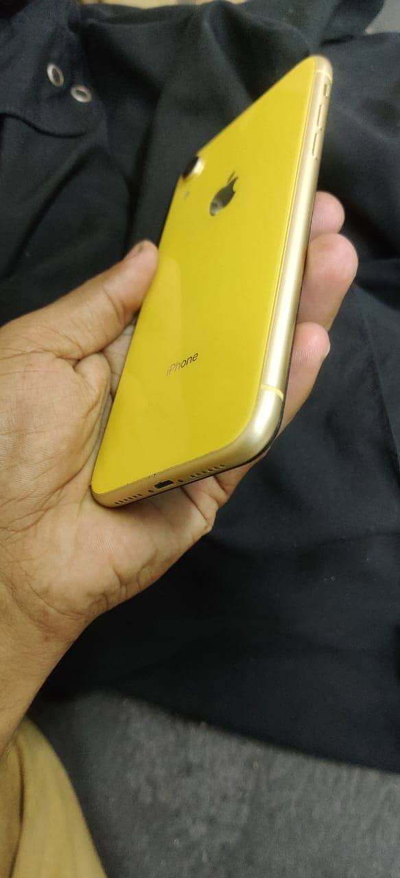 iPhone XR 4