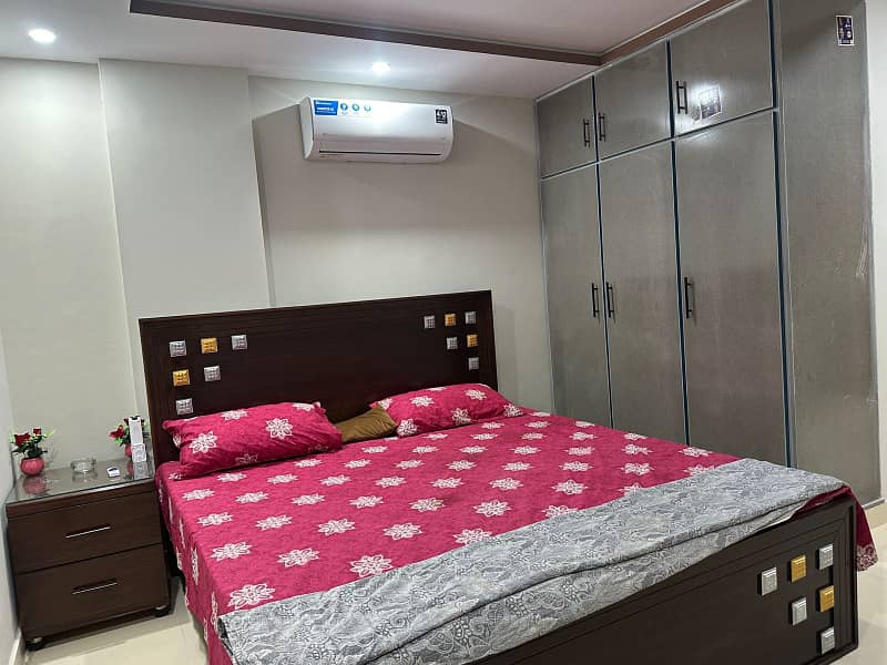 ONE BEDROOM FURNISHED DAILY BASIS APPARTMENT FOR RENT IN IQBAL BLOCK BAHRIA TOWN LAHORE 0