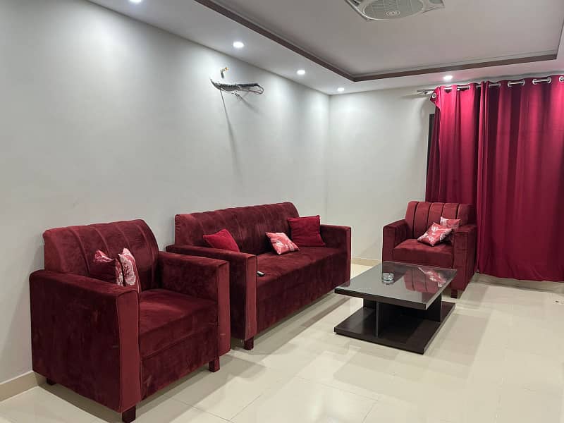 ONE BEDROOM FURNISHED DAILY BASIS APPARTMENT FOR RENT IN IQBAL BLOCK BAHRIA TOWN LAHORE 1