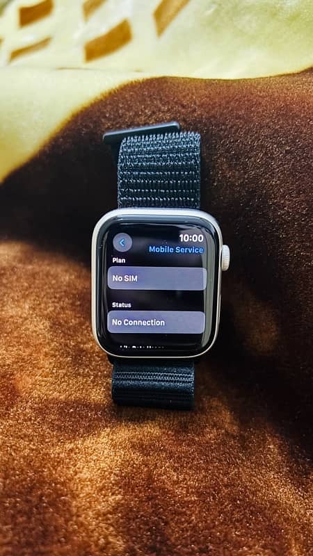 Apple Watch SE (GPS + Cellular) (2nd Generation) 2