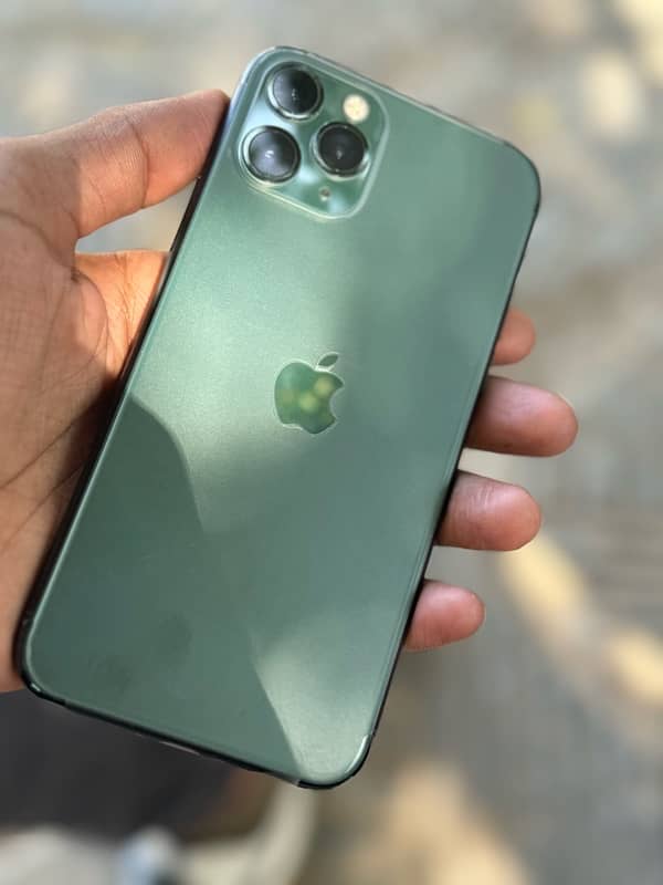 iphone 11 pro in mint condition 1