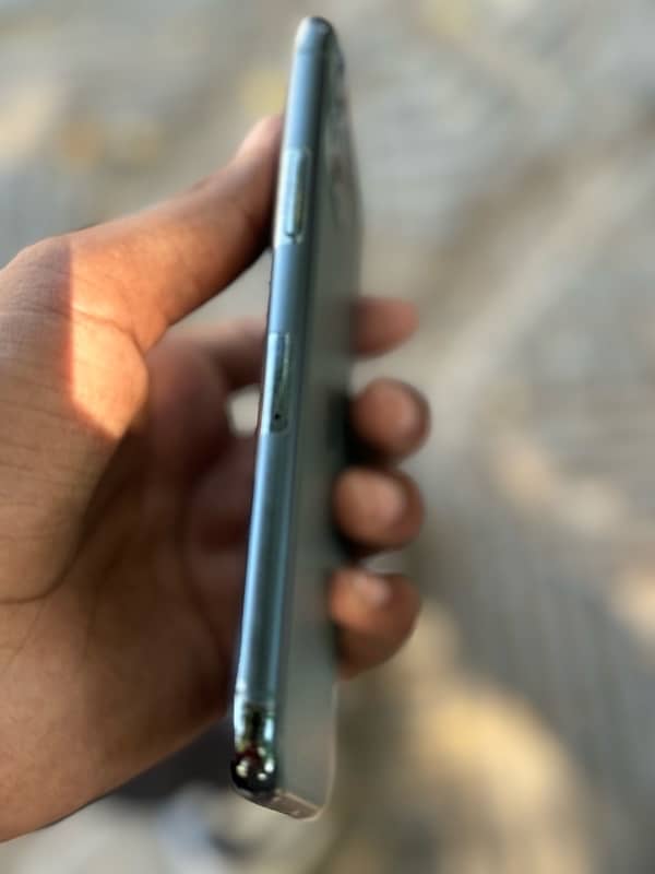 iphone 11 pro in mint condition 2