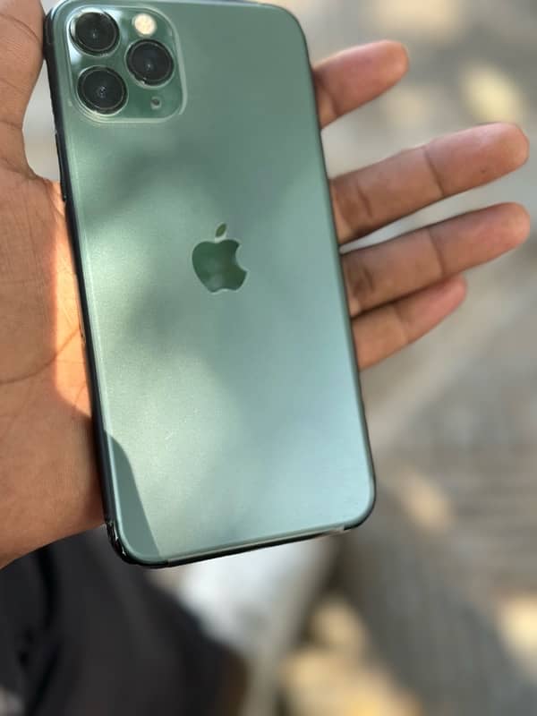 iphone 11 pro in mint condition 4