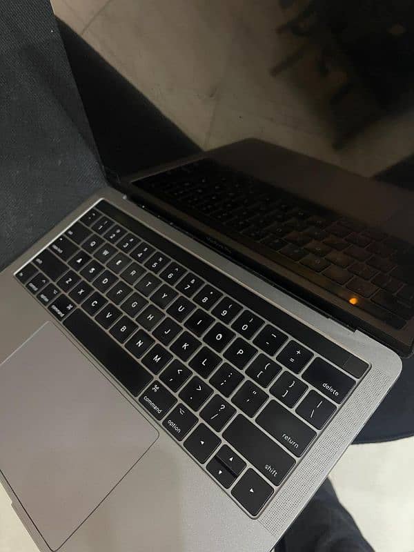 Macbook pro 2017 14