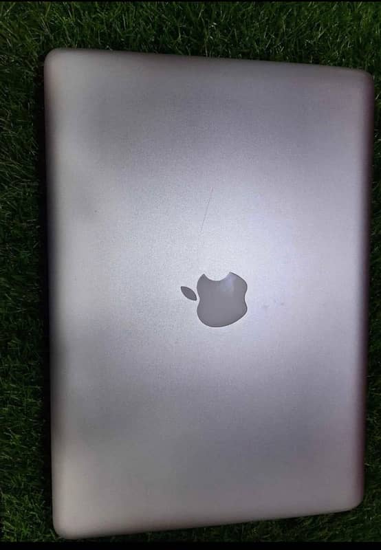 Apple MacBook Pro 2011 0