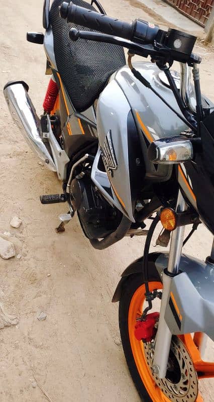 Honda CB 150F Special Edition (Mint Condition) 3