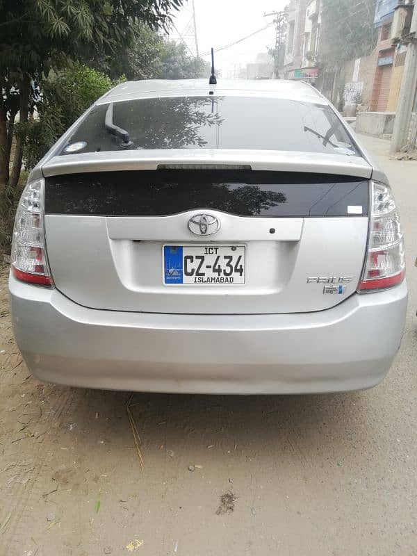 Toyota Prius 2011 1