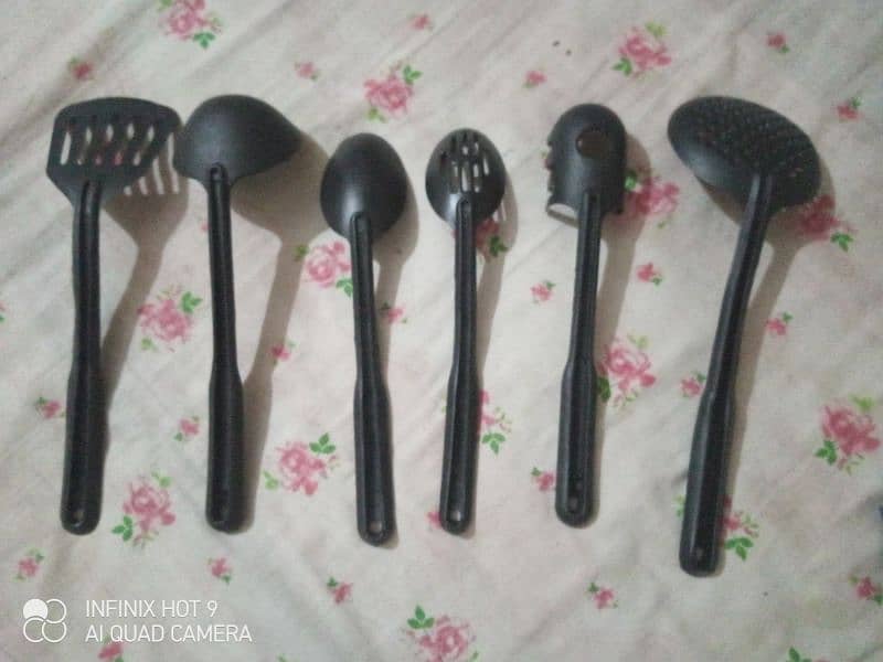 flat non stick pan and cooking spoons set 7