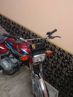 Honda 125 2023.10 mahiny ki ha . model 2024 ha .