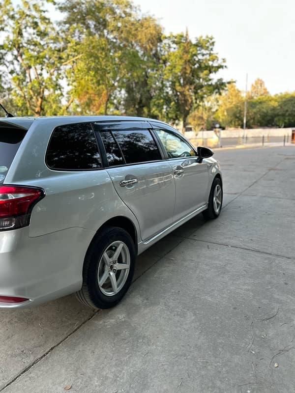 Toyota Corolla Fielder 2017 3