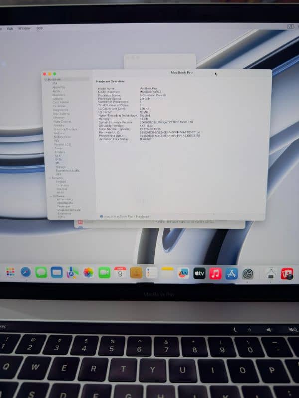 MacBook pro 2018 15.4 inch core i9 CTO 32/512 SSD 6 core 4gb grafics 7