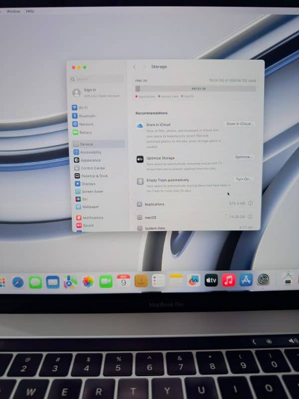 MacBook pro 2018 15.4 inch core i9 CTO 32/512 SSD 6 core 4gb grafics 9