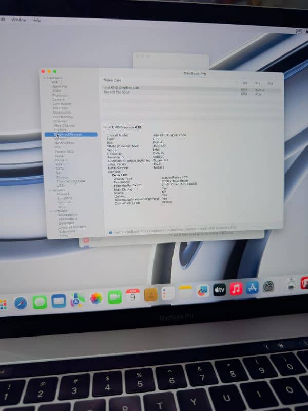 MacBook pro 2018 15.4 inch core i9 CTO 32/512 SSD 6 core 4gb grafics 10