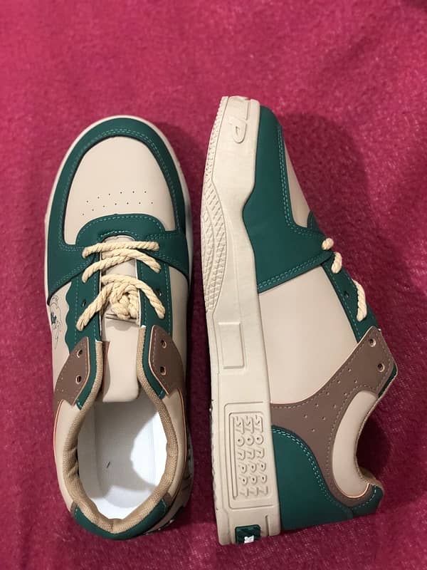 new green and camel colour Sneaker , shoe, footwear 1