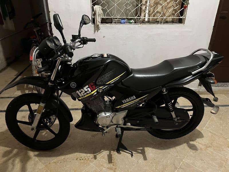 Yamaha YBR 125G BLACK 2022 1