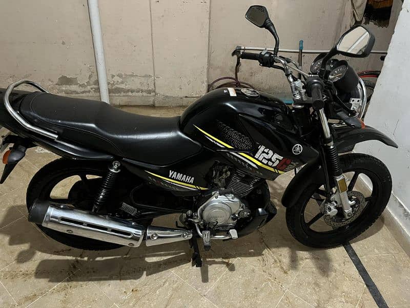 Yamaha YBR 125G BLACK 2022 2