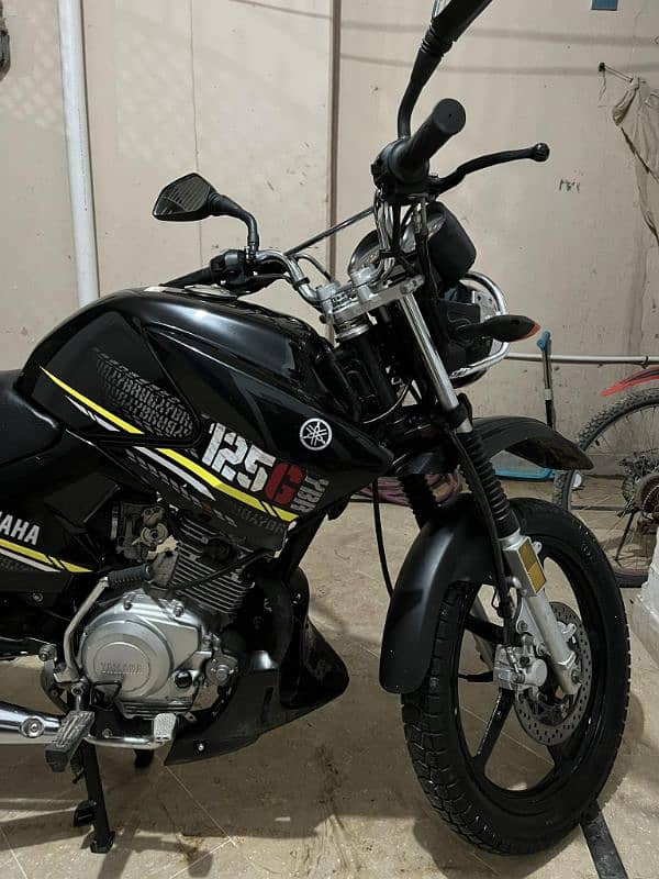 Yamaha YBR 125G BLACK 2022 3