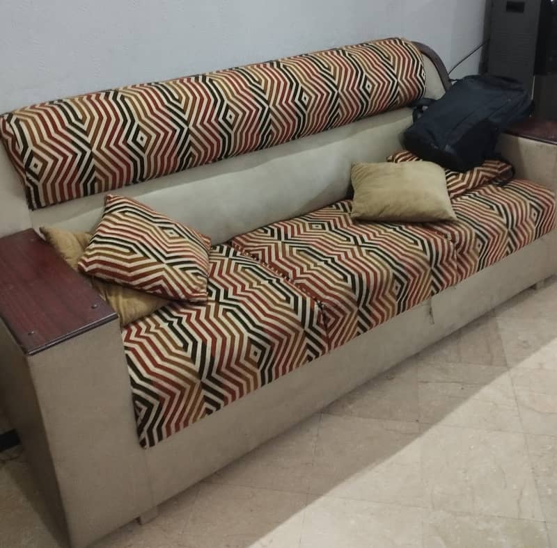 Urgent Comfort Sale Sofa Set 1