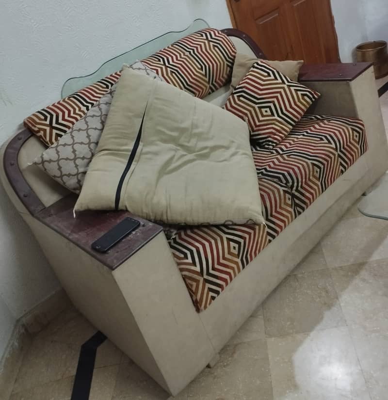 Urgent Comfort Sale Sofa Set 2