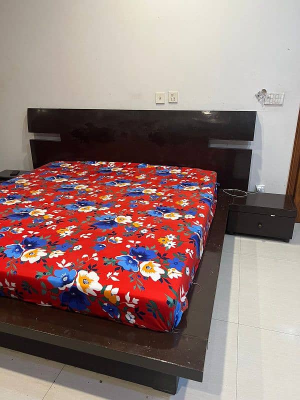 King-Size Low Platform Wooden Bed with Mattress for Sale 2