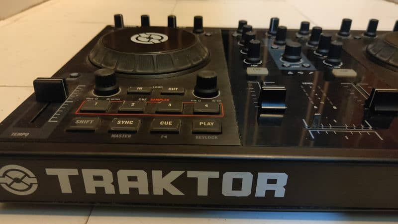 TRAKTOR S2 MK1 6