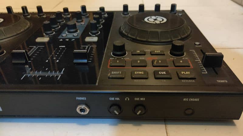 TRAKTOR S2 MK1 7