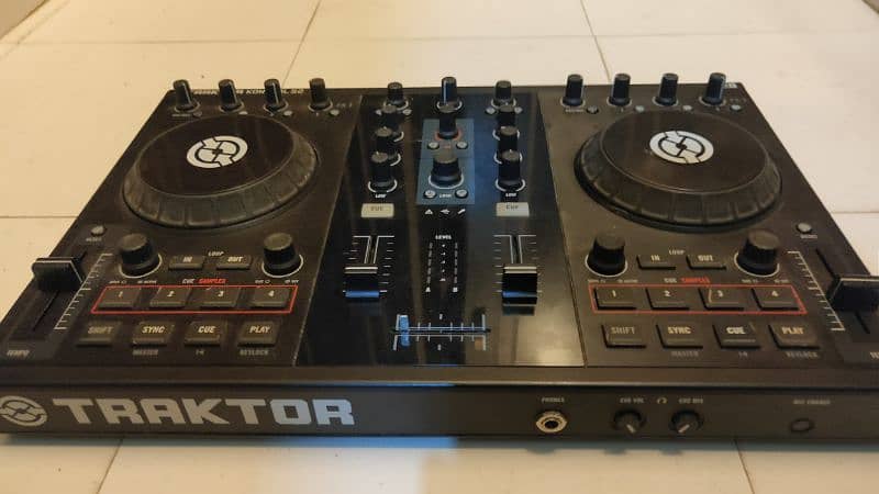 TRAKTOR S2 MK1 8