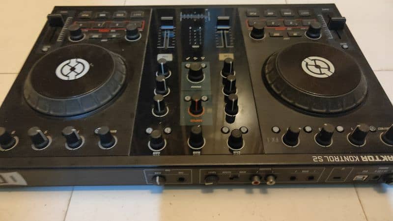 TRAKTOR S2 MK1 10