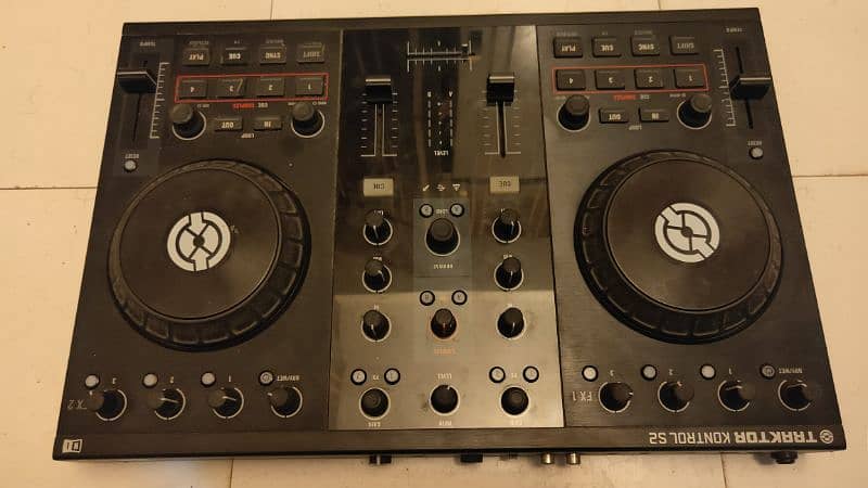 TRAKTOR S2 MK1 14